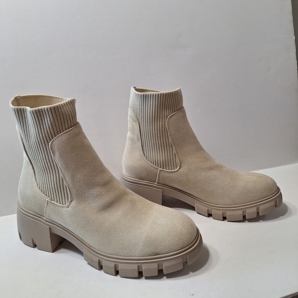 Sincerely Jules NEW Bone Whimsigoth Faux Suede Lug Sole Ankle Boots Size 9.5 - Picture 2 of 11